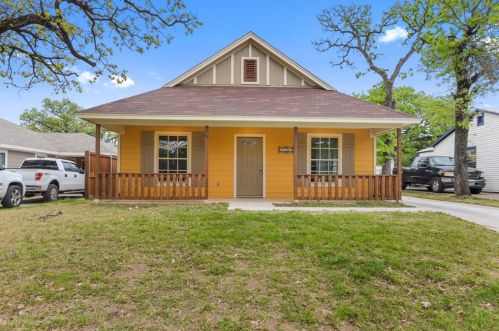 3505 Bright St, Fort Worth, TX 76119-1905