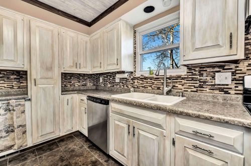 8459 Fernwell Dr, Cincinnati OH 45231-5747 exterior