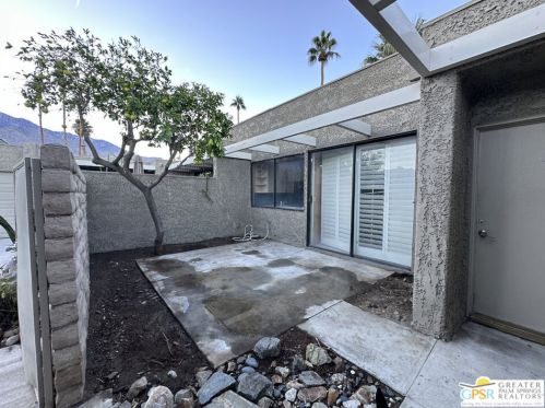 1896 Tamarisk Rd, Palm Springs, CA 92262-5904