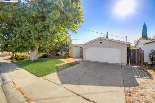 1416 Sunshine Dr, Concord CA  94520-4069 exterior