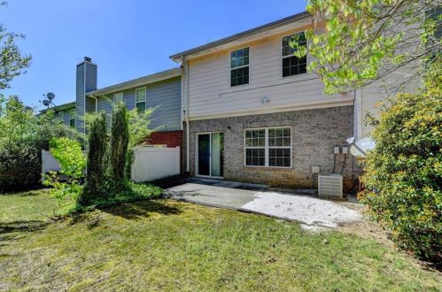 357 Creek Manor Way, Suwanee GA  30024-6565 exterior