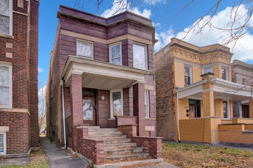 7215 Champlain Ave, Chicago, IL 60619-1219