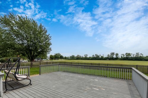 716 Thunderbird Trl, Carol Stream, IL 60188-4722
