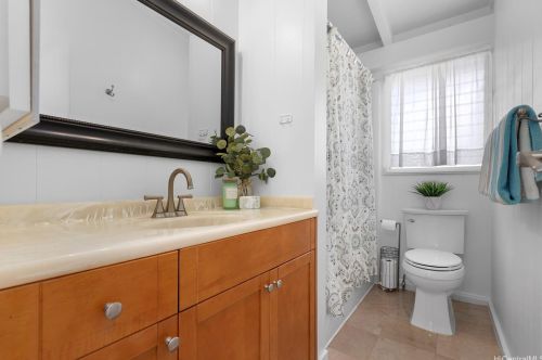 909 Aipo St, Honolulu HI  96825-2521 exterior