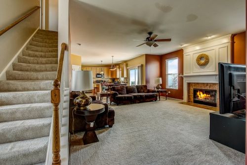 215 Honeysuckle St, Lemont, IL 60490-2051