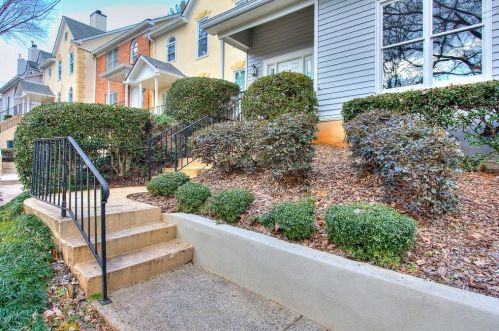 1 Forest Ridge Ct, Atlanta, GA 30350-1801