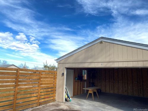 2250 Zuni St, Englewood CO  80110-1058 exterior