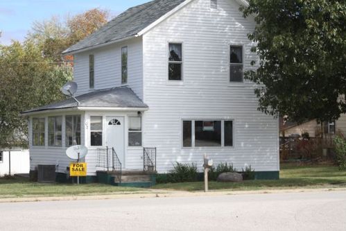 102 Washington St, Carlock, IL 61725-9432