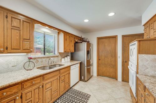 2614 Timberleaf Dr, Carrollton TX 75006-2040 exterior