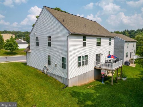 7 Copperwood Ln, Ephrata PA  17522-9186 exterior
