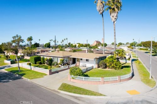 819 153rd St, Compton, CA 90220-2518