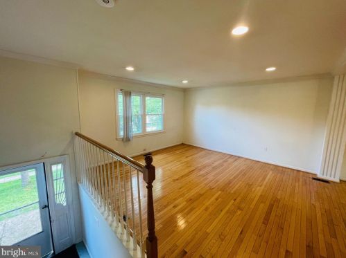 7203 Bona Vista Ct, Springfield VA  22150-3056 exterior