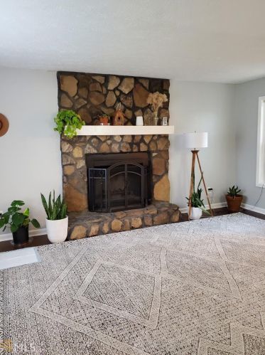 4 Log Ct, Newnan, GA 30265-1210