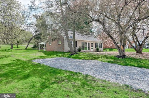 1762 Druck Valley Rd, York, PA 17406-2422