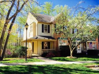 11814 Great Owl Cir, Herndon VA  20194-1183 exterior