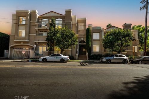 4630 Woodley Ave, Van Nuys CA  91436-2724 exterior