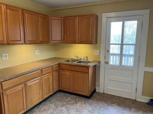 851 Howe Ave, Huntington CT  06484-2319 exterior