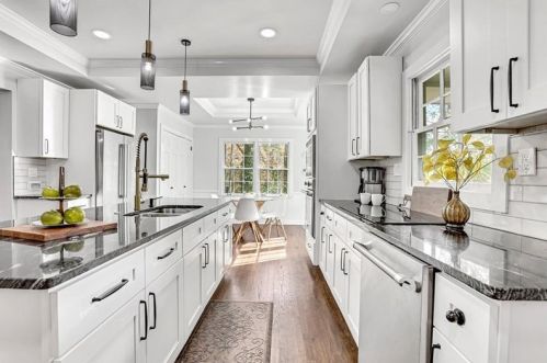 4175 Harrogate Dr, Atlanta GA  30327-3624 exterior