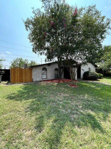 10328 Black Walnut Dr, Dallas TX  75243-5105 exterior