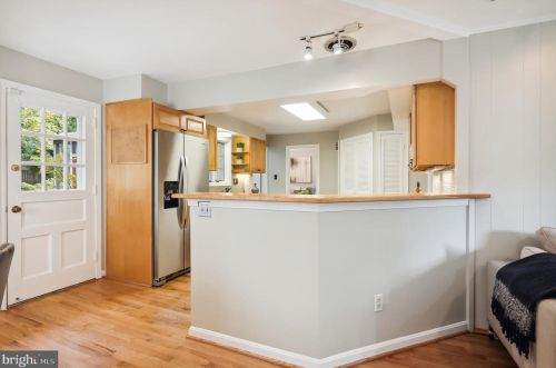 1221 Pinecrest Cir, Silver Spring MD 20910-1626 exterior