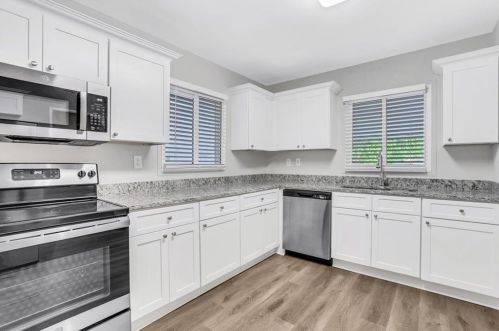 2890 Delowe Dr, Atlanta GA  30344-2359 exterior