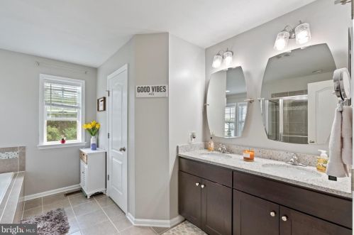 402 Chickamauga Dr, Harpers Ferry WV  25425 exterior