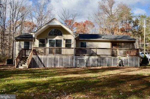 259 Hawkins Farm Rd, Bumpass, VA 23024-3919
