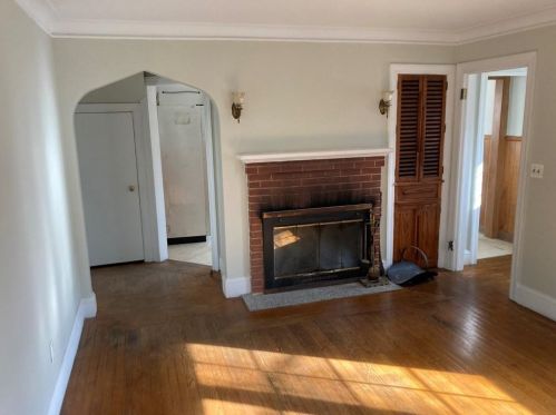112 Vohlander St, Warwick, RI 02889-3632