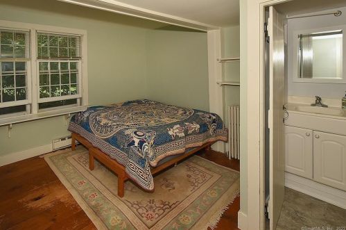 14 Meadow Rd, Windsor CT  06095-4617 exterior