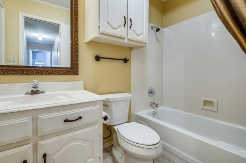 2321 Highland Hts Ln, Carrollton TX 75007-2033 exterior