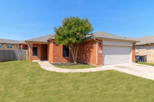 9352 Cynthia Ct, Fort Worth TX  76140-5170 exterior