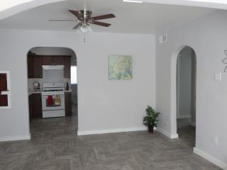 420 Stanford Dr, Albuquerque NM  87106-3544 exterior