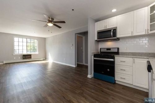 2101 Hawthorne Ln, Mahwah, NJ 07430-3496