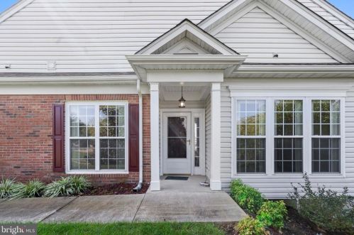 1987 Penfold Ct, Woodbridge, VA 22192-2363
