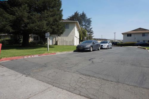 1096 Mohr Ln, Concord CA  94518-4093 exterior
