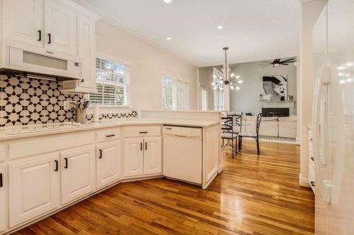 5428 Glencastle Way, Suwanee GA  30024-4125 exterior
