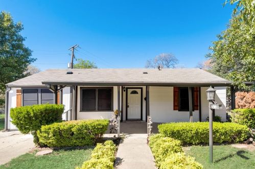 2417 Shropshire St, Fort Worth, TX 76105-5239