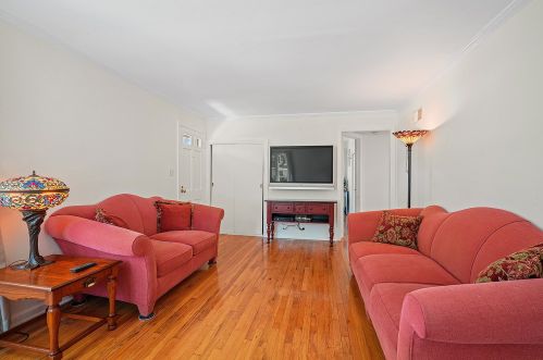10121 Nevada Ave, Schiller Park, IL 60131-3121