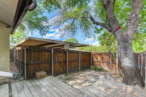 2043 Clubview Dr, Carrollton TX 75006-1703 exterior