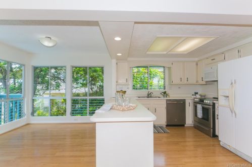 1069 Kaumoku St, Honolulu HI  96825-1307 exterior