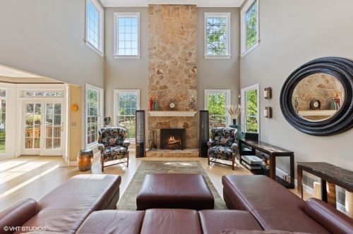 6755 Fieldstone Dr, Willowbrook IL  60527-5294 exterior