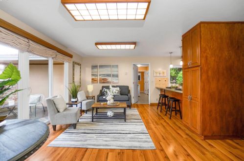 3272 Round Hill Dr, Hayward, CA 94542-2140