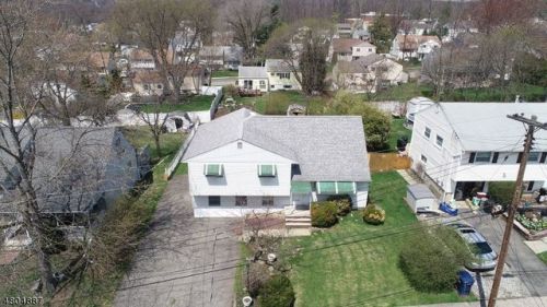 87 Richard St, Dover, NJ 07801-2024