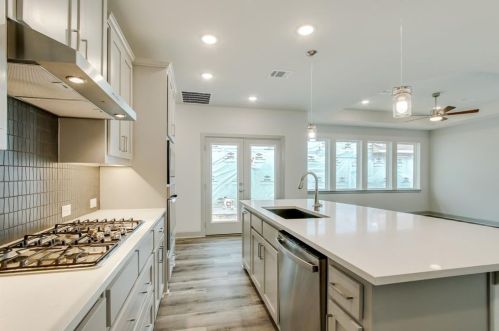 1520 Jackson St, Carrollton TX 75006-6296 exterior