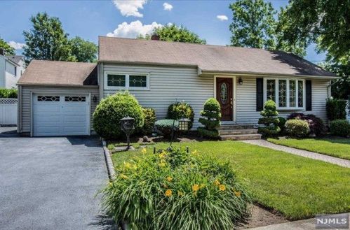 101 Brookfield Rd, Dumont, NJ 07628-1109