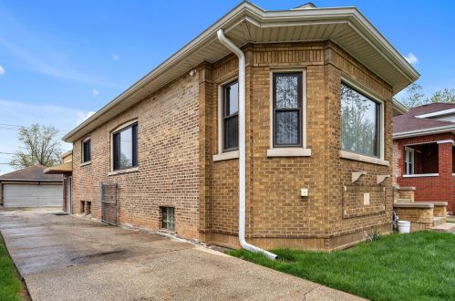 2006 12th Ave, Broadview, IL 60153-3122