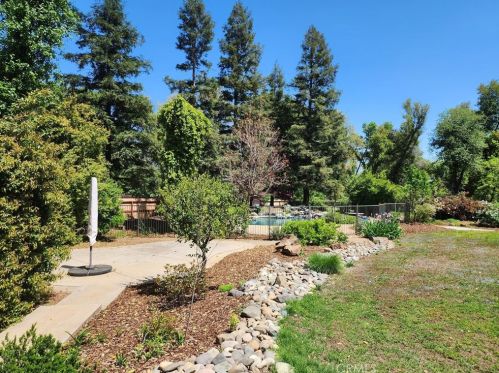 5067 Woodview Dr, Redding, CA 96002-9461