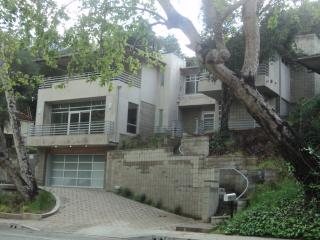 2827 Chevy Chase Dr, Glendale CA  91206-1902 exterior