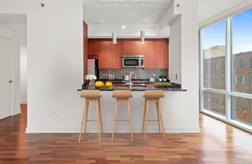 505 Mcclurg Ct, Chicago, IL 60611-5420