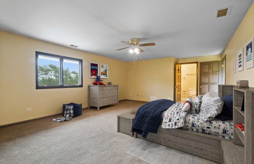 6765 County Line Ln, Willowbrook IL  60527-5726 exterior